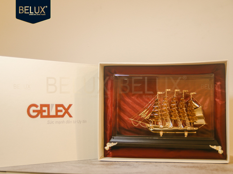 Lô mô hình thuyền Gelux 31x12x22cm mạ vàng 24k thiết kế theo yêu cầu